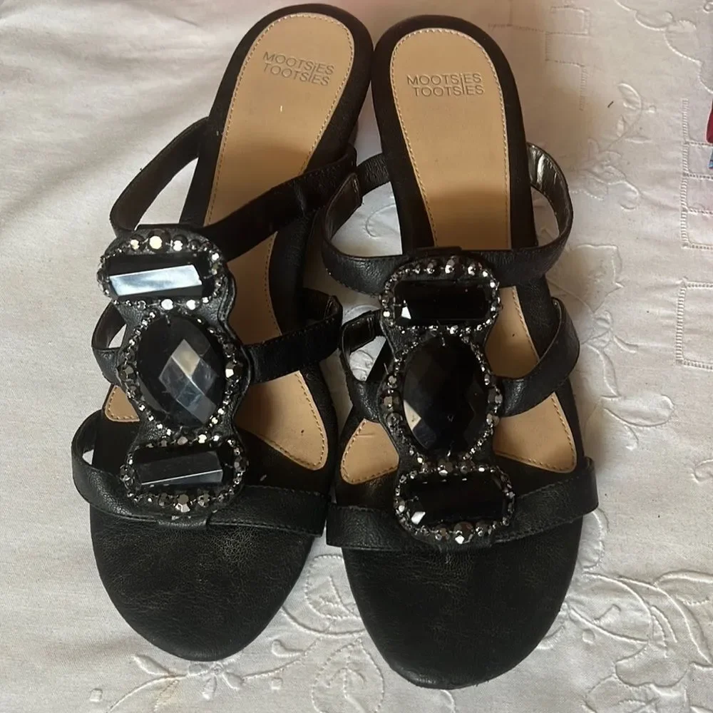 Mootsies Tootsies Black Jeweled Sandals | Size 9